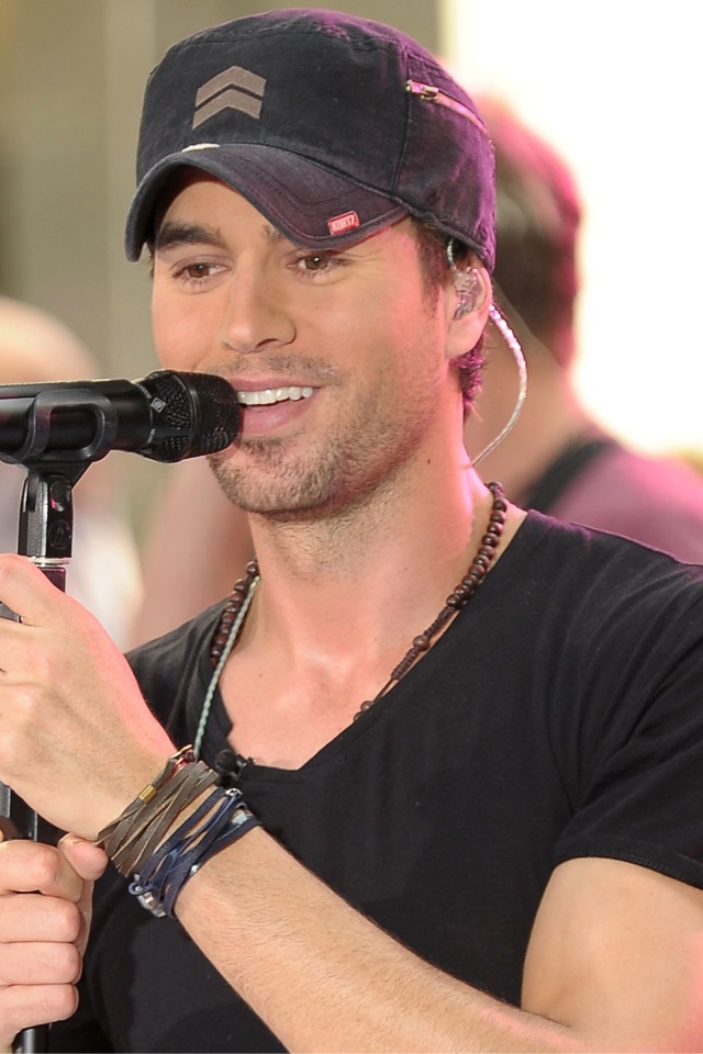 Enrique Iglesias with microphone