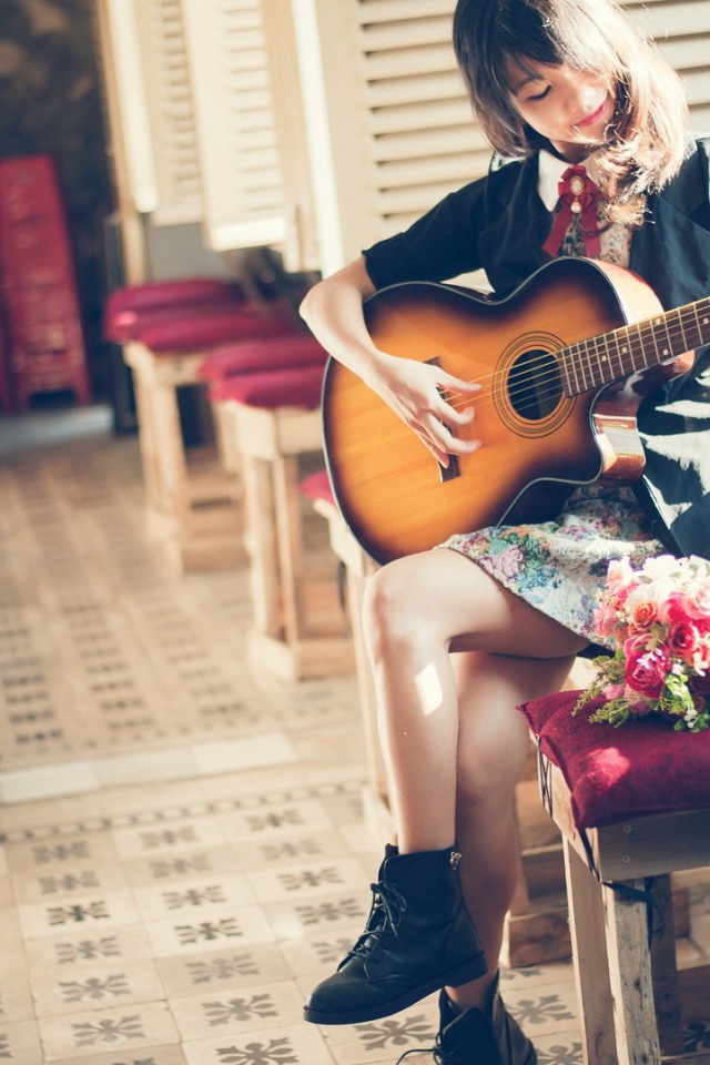 Девочка с гитарой