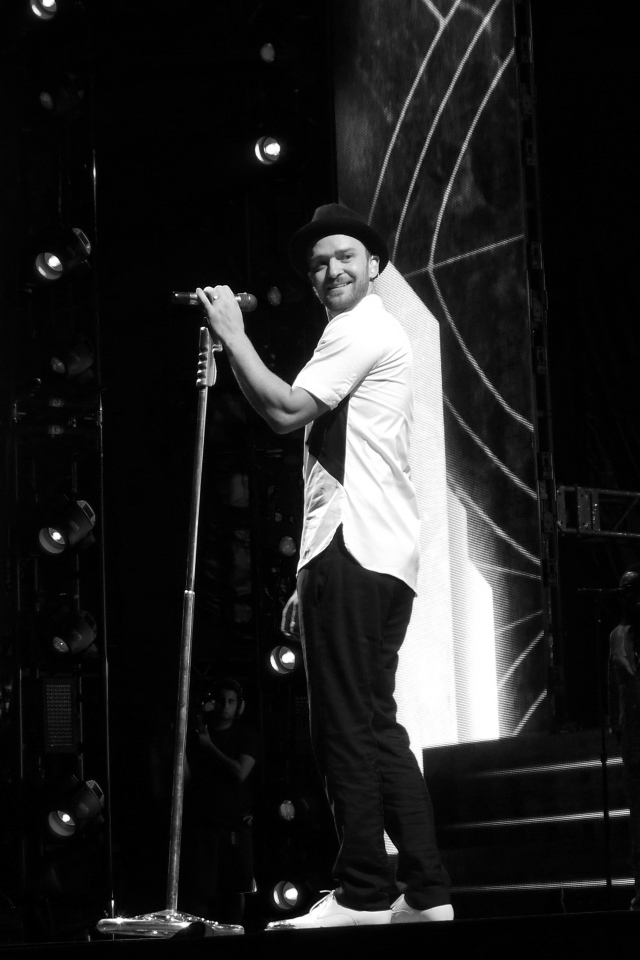 Justin Timberlake performs in a hat