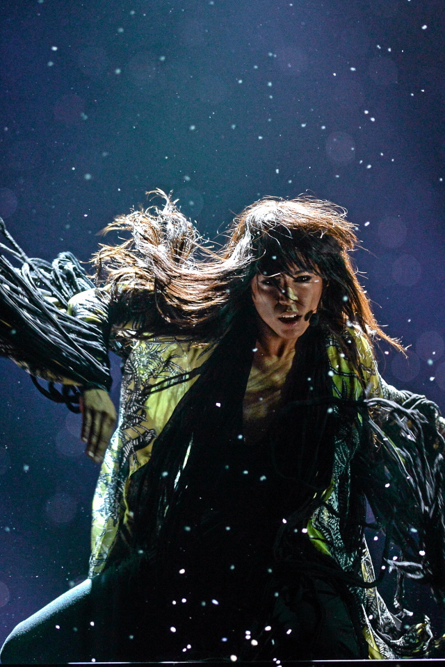 Loreen выступает с концертным номером