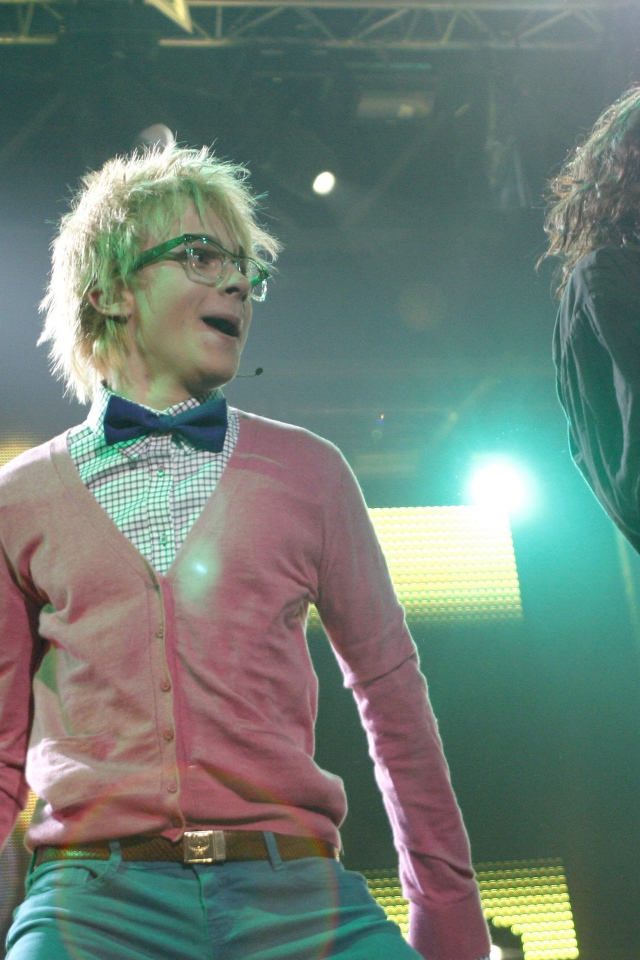 Страсти на концерте Quest Pistols