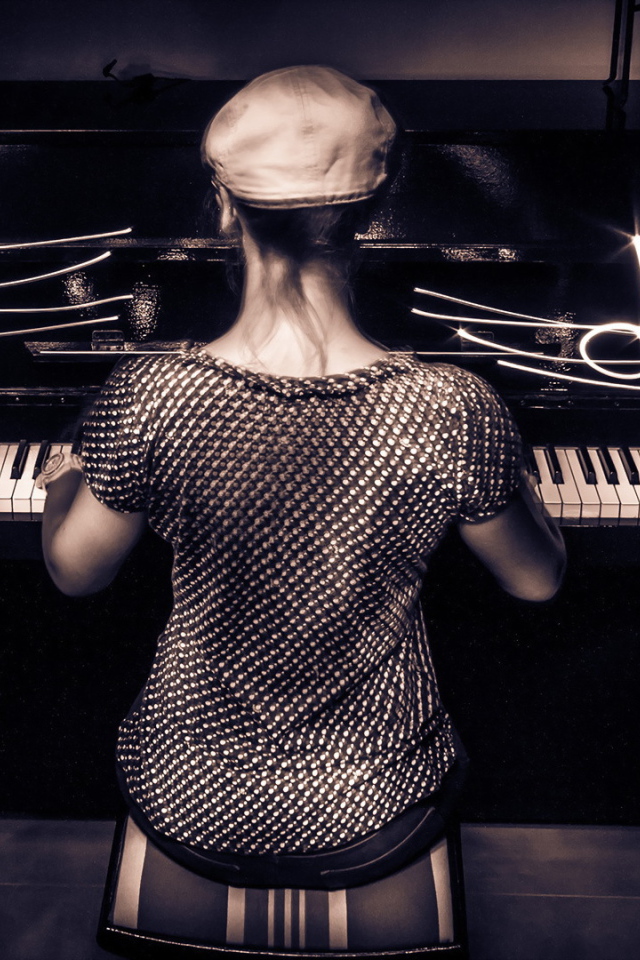 Пианино и композитор