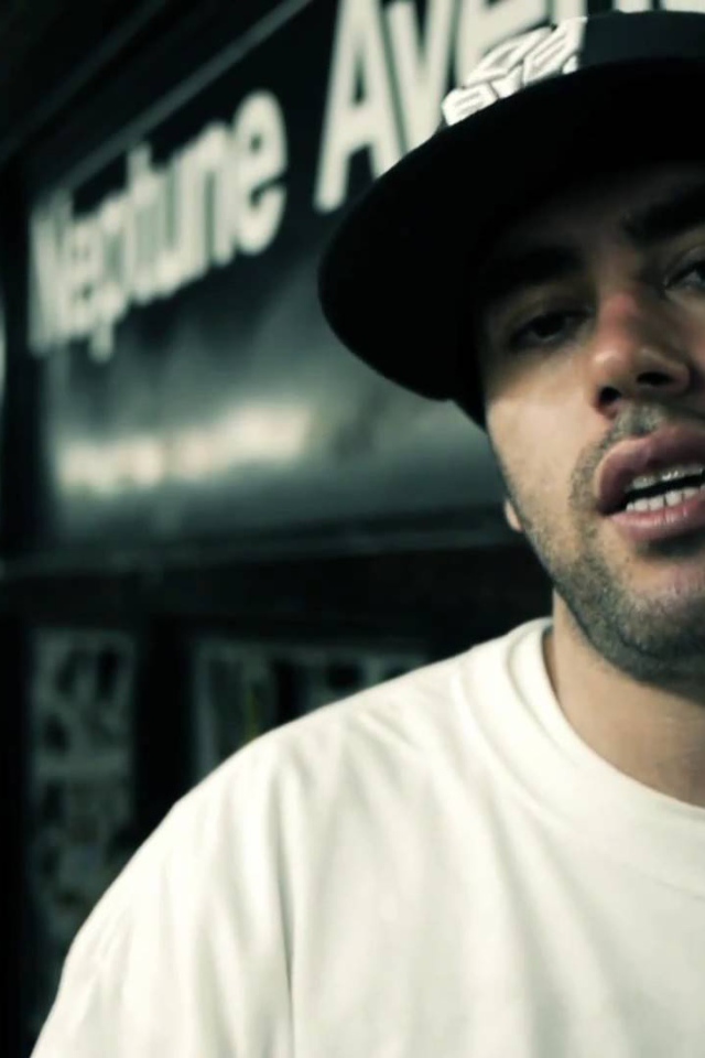 SLIM читает рэп