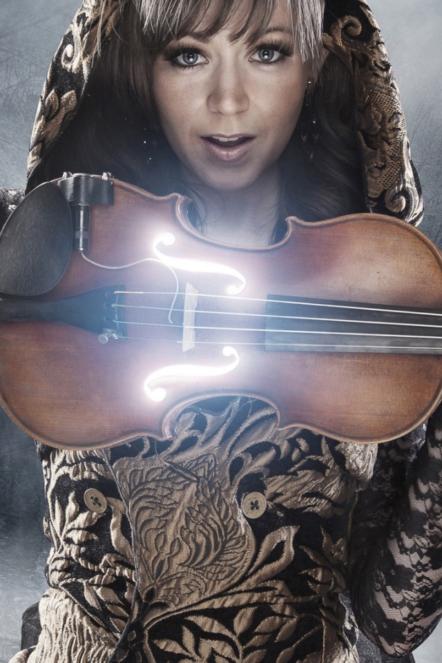 Певица со скрипкой