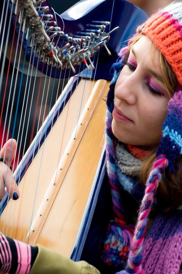 Женщина и арфа