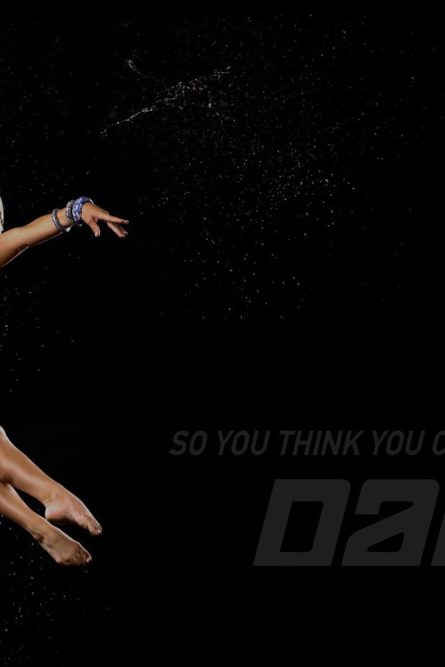 Молодая девушка в танце