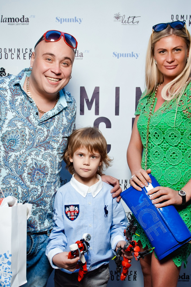 Доминик Джокер с семьей на открытии ресторана