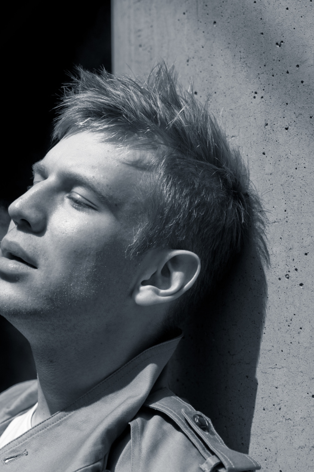 Иван Дорн в черно-белой фотосессии