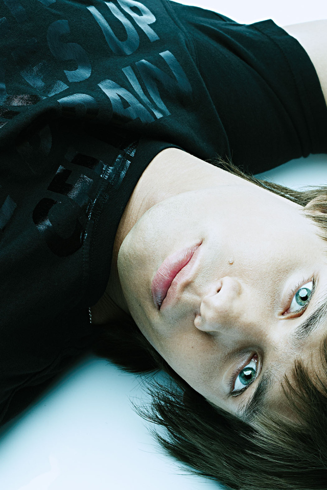 Стас Пьеха в черной футболке