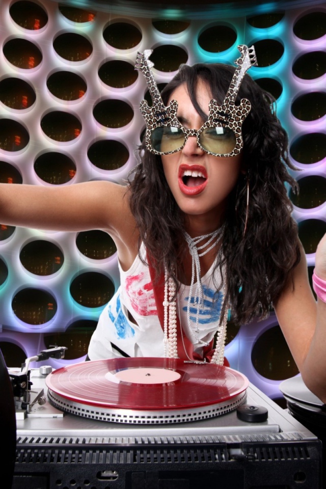 Диджей с пластинками