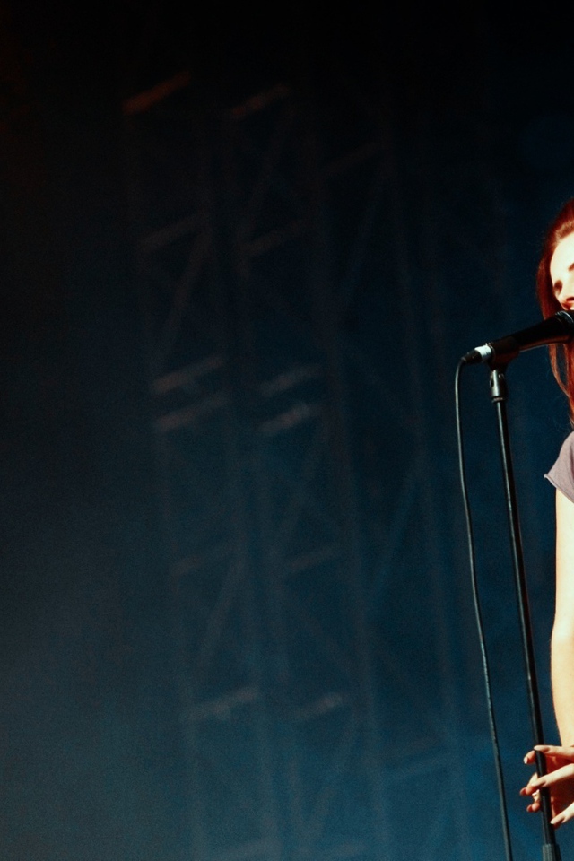 Лана Дель Рей у микрофона