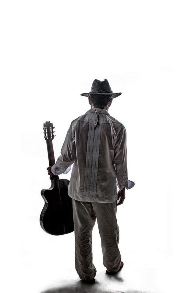 Человек с гитарой