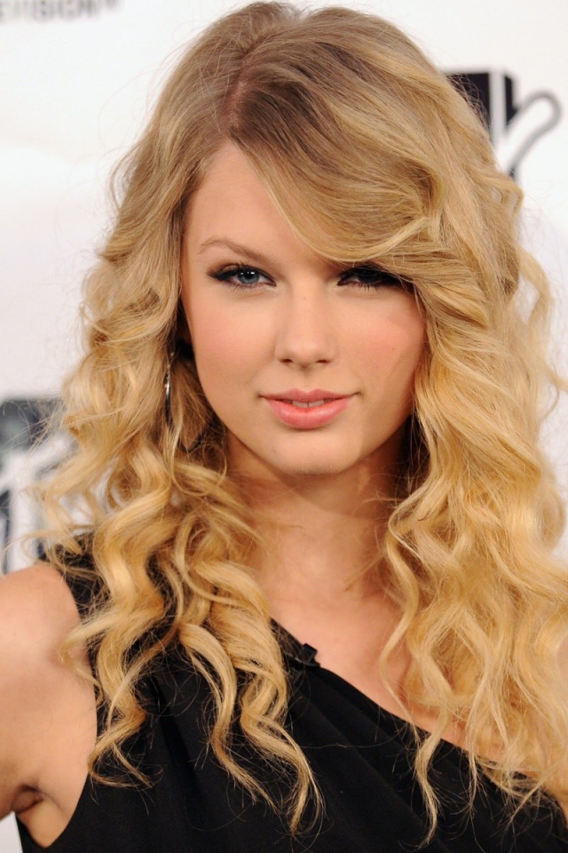 Портрет певицы Тейлор Свифт