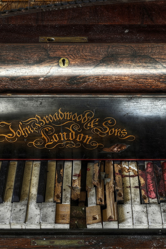 Старый рояль