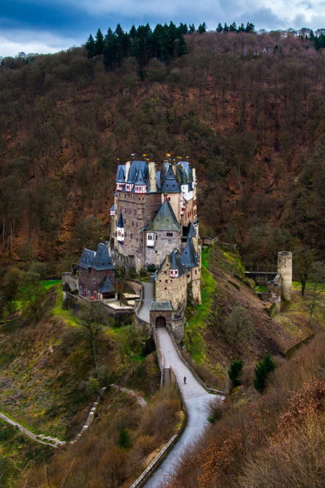 Дорога в старый замок