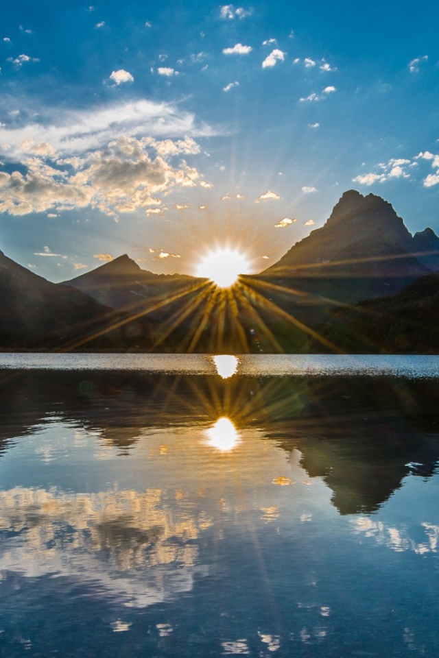 Восход солнца в горах