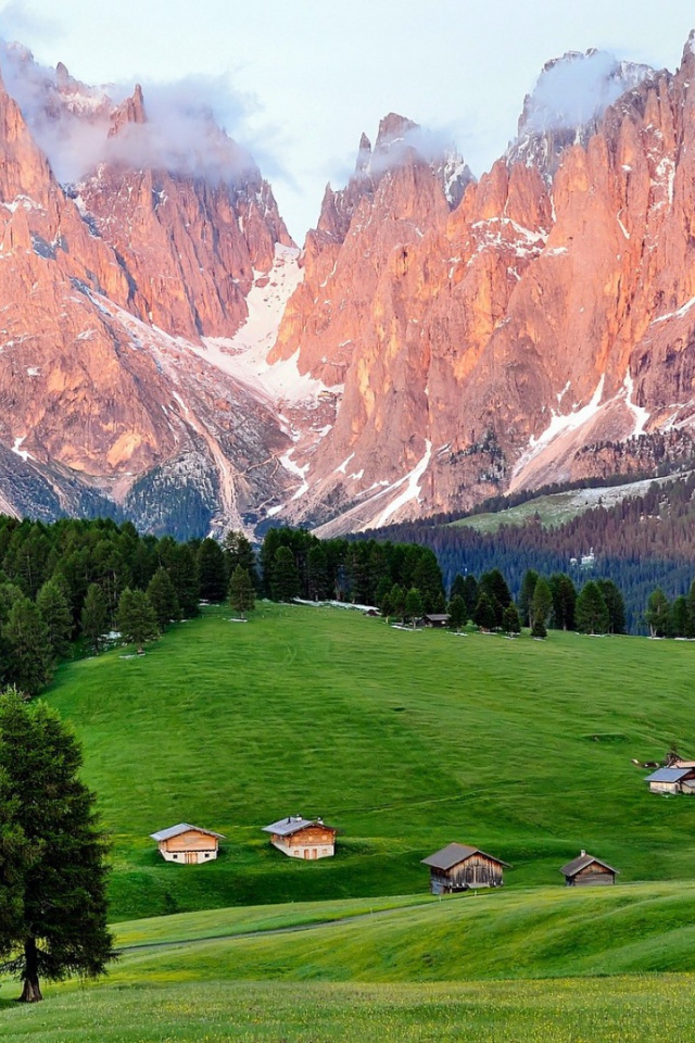 Деревня у подножъя гор