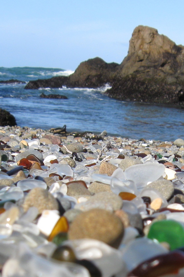 Пляж покрытый стеклом