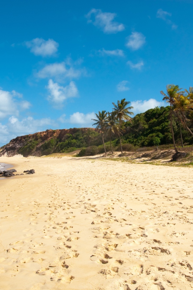 Пляж из золотого песка