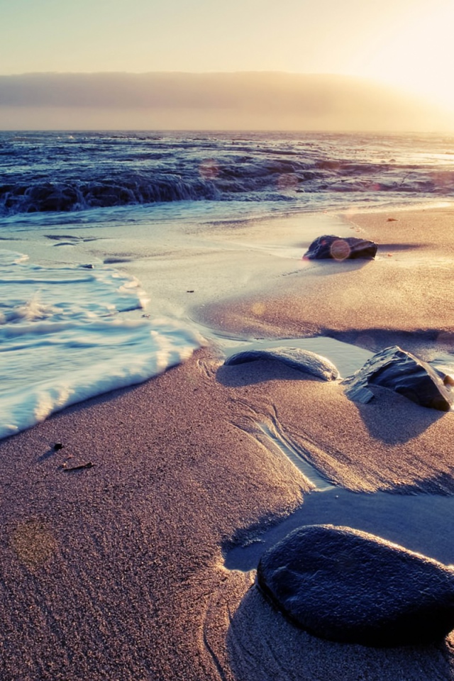 Ласковые волны на пляже