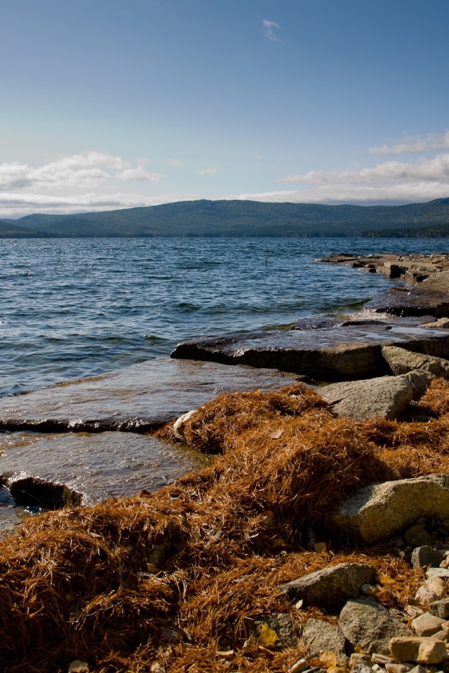 Золотой пляж на озере Тургояк