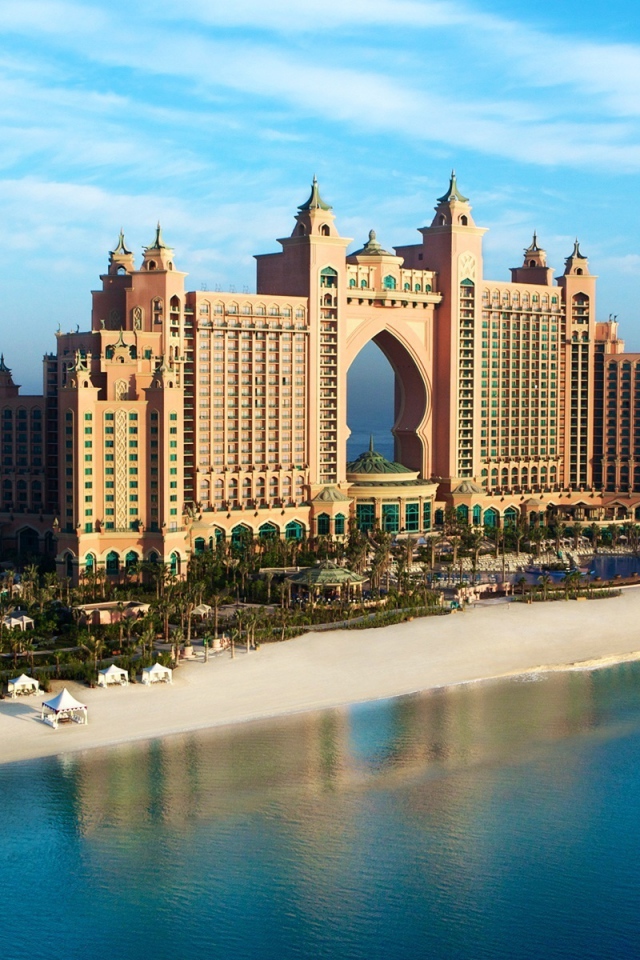 Роскошный отель на пляже