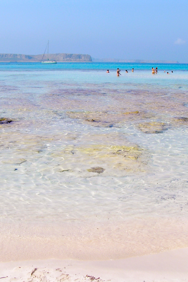 Розовый пляж на Крите