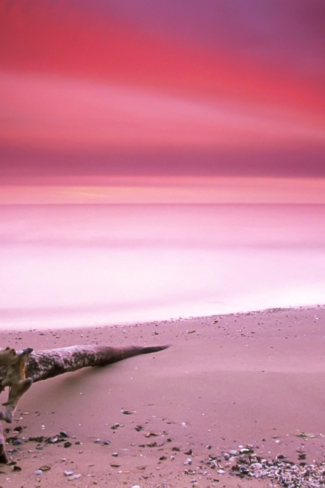 Пляж с розовым песком