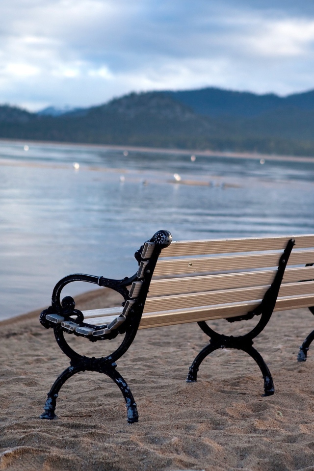 Скамейка на пляже