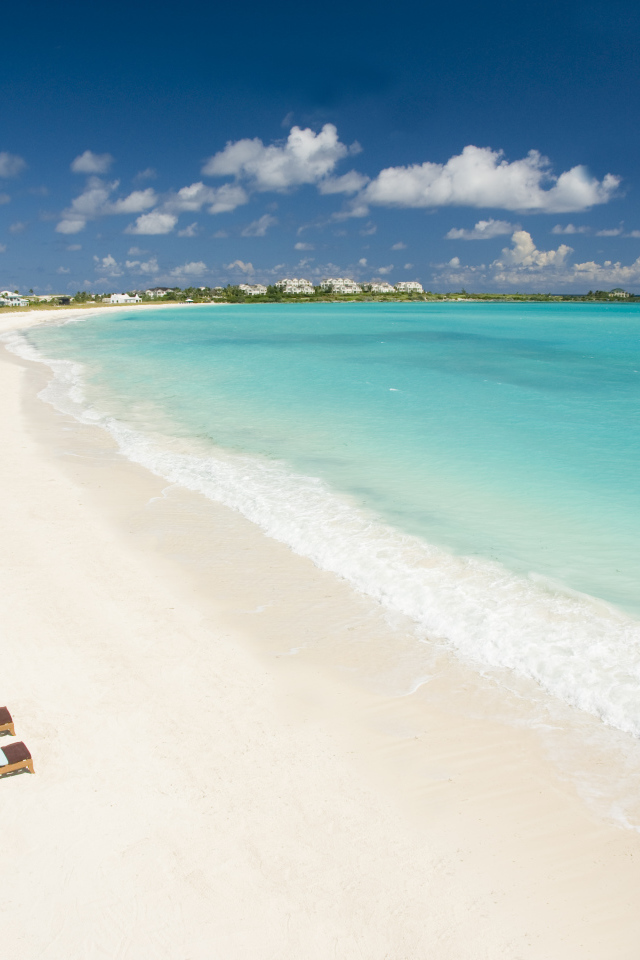 Шезлонги на пляже