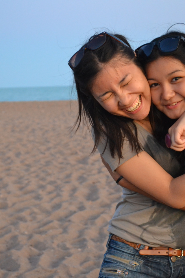 Обычные девушки на пляже