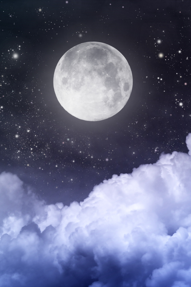 Луна вышла из-за облаков