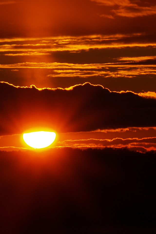 Солнце между облаками