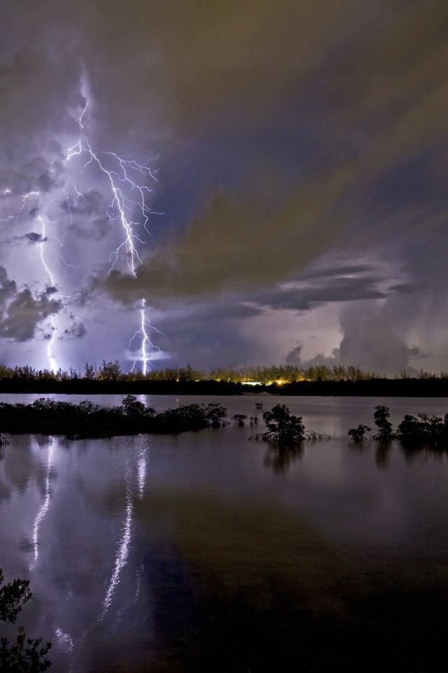 Гроза на Багамских островах