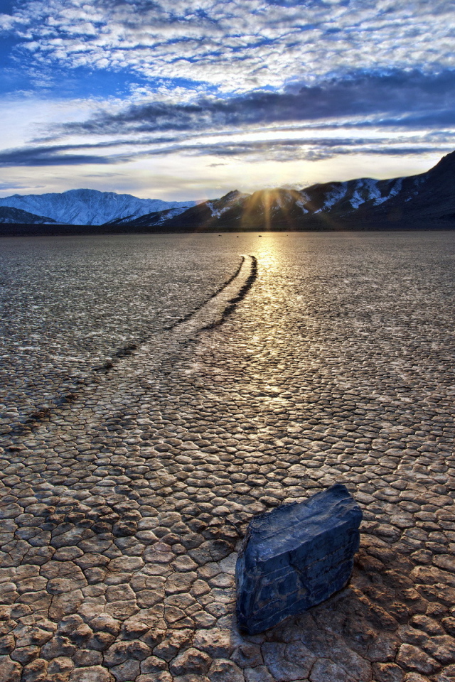 Камень в пустыне