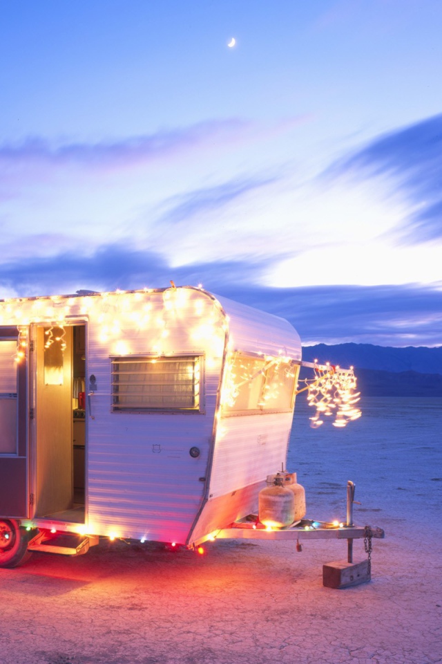 Дом на колесах в пустыне