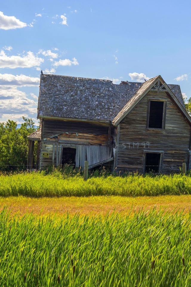Старый дом в поле