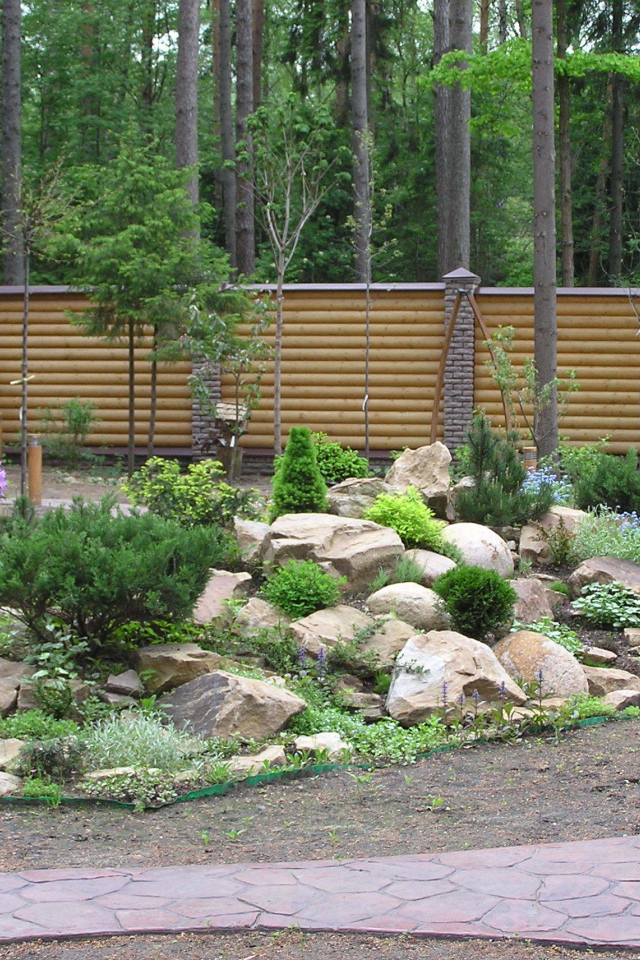 Красивая альпийская горка