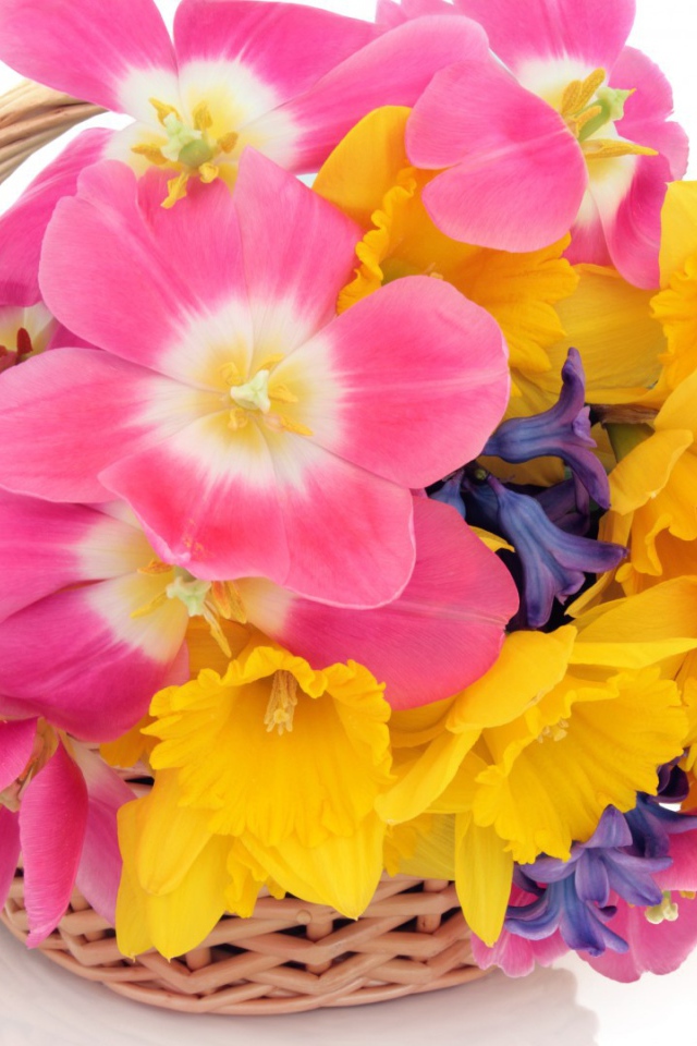 Маленькая корзина цветов