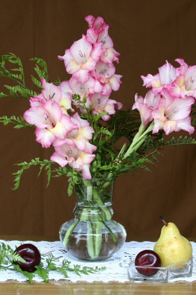 Натюрморт с букетом гладиолусов