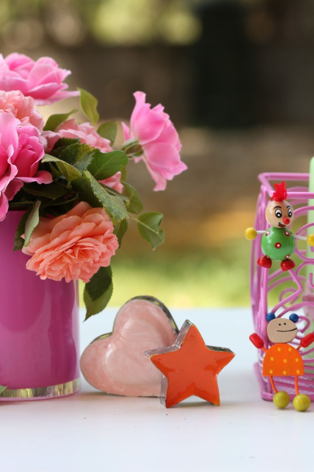 Букет роз и свеча