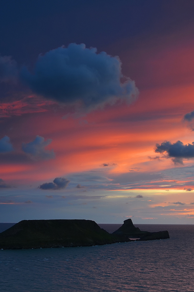 Одинокий остров в море