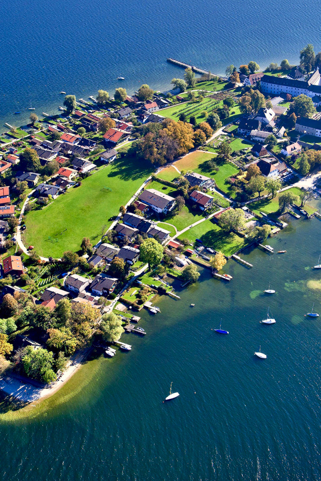 Деревня на острове