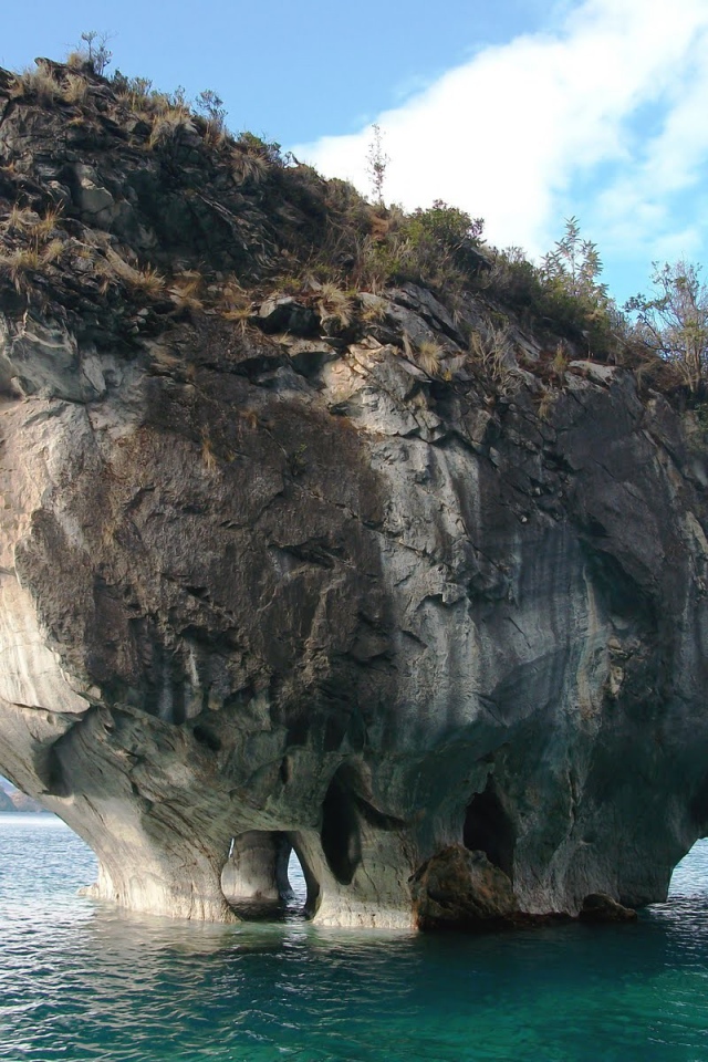 Подмытый остров в Чили