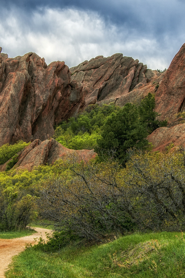 Древние горные скалы