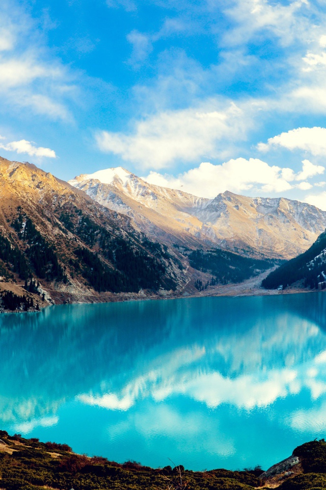 Большое горное озеро