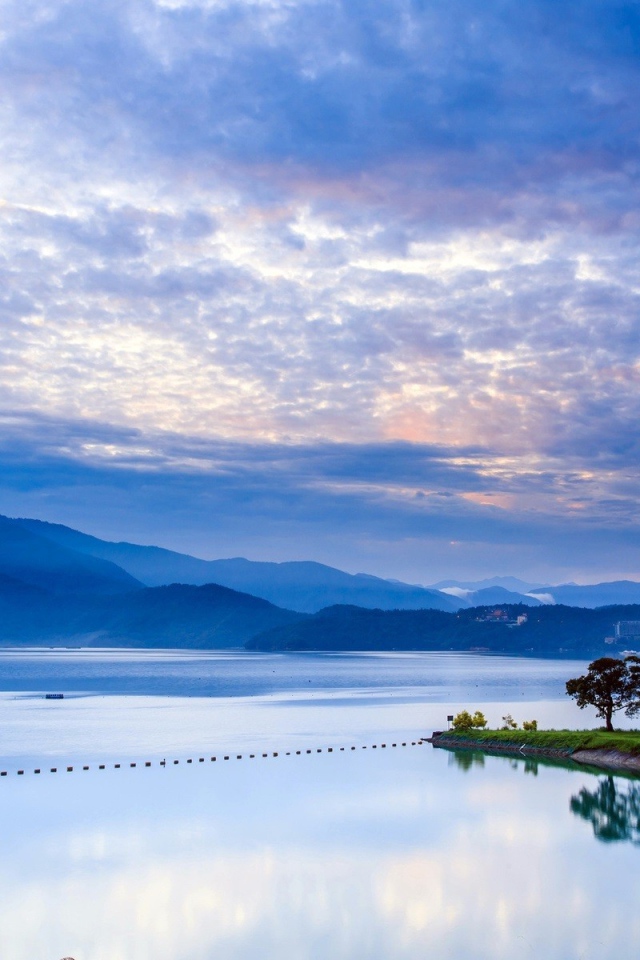 Голубые горы вдали