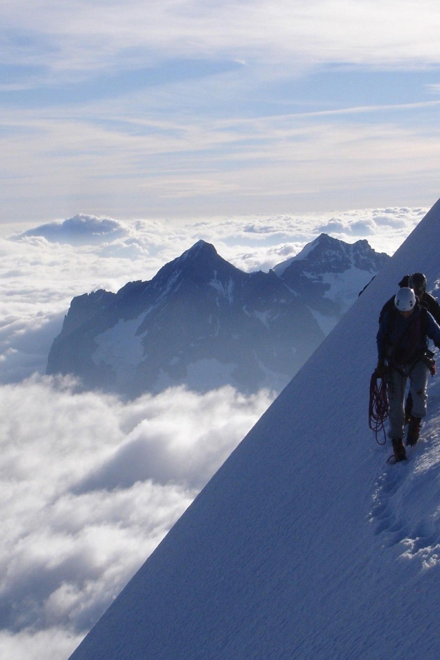 Восхождение на вершину горы