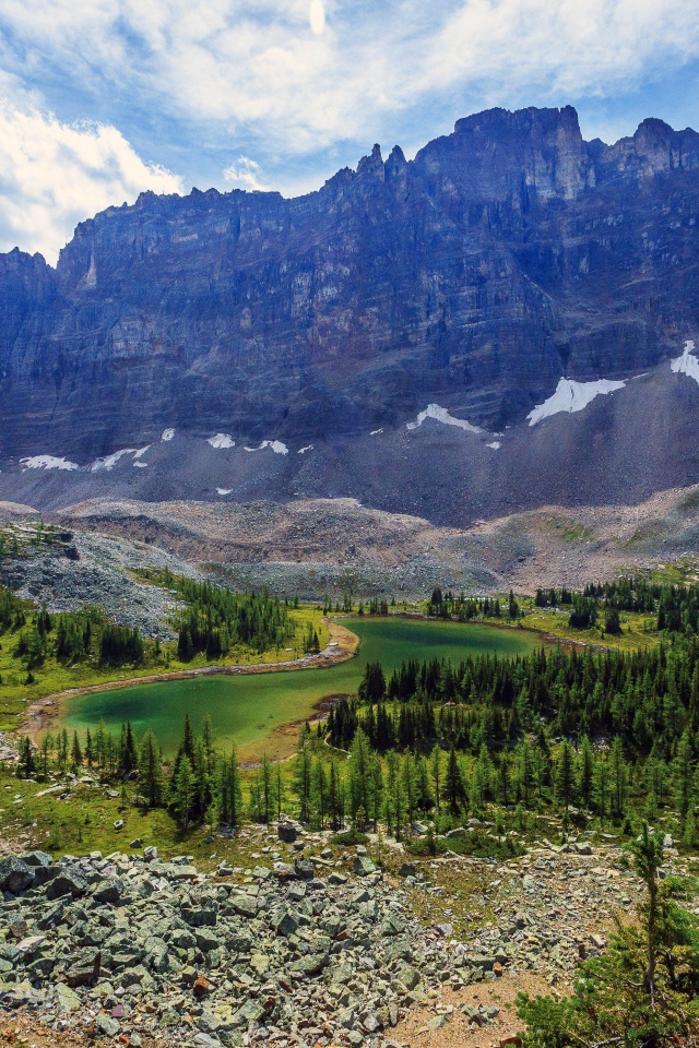 Суровый горный пейзаж