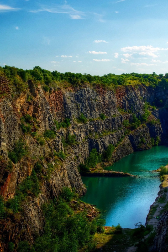 Озеро в каньоне